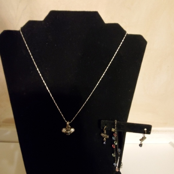 Jewelry - 📿👂💍 Necklace, earrings, & bracelet set